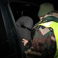 VSAT kinologas dirba su keturkoju kolega