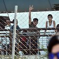 Atėnuose evakuojama laikina migrantų stovykla