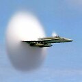 F/A-18 Hornet smūginė garso banga (asociatyvi nuotr.)