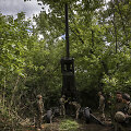 Ukrainos kariai su amerikiečių gamybos haubica M777 Donecko regione Ukrainoje