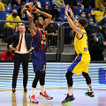 Cory Higginsas (kairėje) prie&scaron; Scottie Wilbekiną