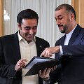 Hosseinas Amiras-Abdollahianas (de&scaron;inėje) ir Bilawalas Bhutto Zardari