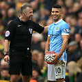 Rungtynių arbitras ir Sergio Aguero