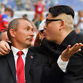 Aktoriai mėgdžioja Vladimirą Putiną ir Kim Jong Uną