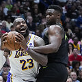 LeBronas Jamesas prie&scaron; Zioną Williamsoną