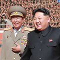 Ri Yong Gilas (kairėje) ir Kim Jong Unas