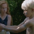 Kadras i&scaron; Austėjos Urbaitės filmo &bdquo;Per arti&ldquo;