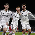 Harrisonas Reedas (viduryje) ir &bdquo;Fulham&ldquo; žaidėjai