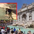 Turistas į&scaron;oko į Trevi fontaną