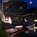 Ugnis suniokojo &bdquo;Volkswagen Crafter&ldquo; variklio skyrių, mikroautobuso kėbulą i&scaron;saugojo ugniagesiai, o kroviniais spėjo pasirūpinti vairuotojas.