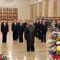 Po kelių savaičių pertraukos vie&scaron;umoje vėl pasirodė &Scaron;iaurės Korėjos lyderis Kim Jong Unas