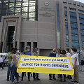 Protesto akcija prie Stambulo teismo