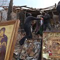 Ukrainiečiai gelbėja ikonas po rusų atakos Zaporižioje