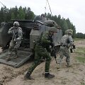 Lietuvos ir JAV kariai kartu treniruojasi taktinėse lauko pratybose &bdquo;Juodoji strėle 2014&ldquo; Gaižiūnų poligone