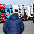 Sunkvežimiai prie Medininkų pasienio posto laukia leidimo įvažiuoti į Baltarusiją