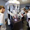 Roboto-chirurgo &bdquo;Da Vinci&ldquo; demonstracija