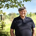 Graikinius rie&scaron;utmedžius, kaip ir būsimą maumedžių giraitę, D. &Scaron;lapelis sodina neatsitiktinai. Verslininkas sako, kad tai &ndash; jo užkoduota žinutė ateities kartoms.