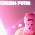 Diana Burkot, viena i&scaron; &bdquo;Pussy Riot&ldquo; narių, koncertuoja Berlyne, 2022 m., gegužės 12 d.