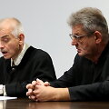Kaltinamasis Rimantas Kugys (de&scaron;inėje) su advokatu