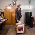 Vienas i&scaron; kandidatų P.Pavelas atiduoda savo balsą