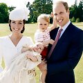 Princas Williamas ir Kembridžo hercogienė Catherine su princese Charlotte Elizabeth Diana ir princu George'u