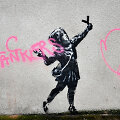 Banksy kūrinys ant pastato Vakarų Anglijoje