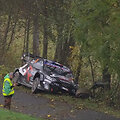 Sudaužytas S.Ogier bolidas. WRC tiesioginės transliacijos metu užfiksuotas kadras.