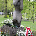 Gėlių padėjimo ceremonija Sapiegų parke prie &bdquo;Černobylio motinos&ldquo; paminklo 