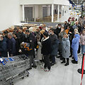 Eilės &bdquo;IKEA&ldquo; prekybos centre