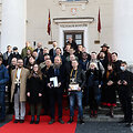 2020 m. Lietuvos spaudos fotografijos apdovanojimų dalyviai ant Vilniaus rotu&scaron;ės laiptų.