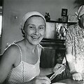 Rūta Staliliūnaitė su mama Pa&scaron;u&scaron;vyje. 1983