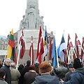 SS legionierių mitingas prie Laisvės paminklo Rygoje