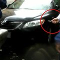 Vairuotojai &bdquo;na&scaron;istams&ldquo; grasina ir peiliais, ir pistoletais.