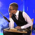 Talentų &scaron;ou &bdquo;2 minutės &scaron;lovės&ldquo; lyri&scaron;kai arfos muzikai bus pritariama... skalbimo lenta.
