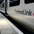Geležinkelio bendrovė &bdquo;Thameslink&ldquo; informavo, kad jos reisai pietryčių Anglijoje buvo at&scaron;aukti arba vėluoja.