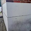 Nors buvusio &bdquo;Klaipėdos&ldquo; vie&scaron;bučio pastato sienos ir langai skilinėja, vie&scaron;ai niekas to nesieja su Atgimimo aik&scaron;tės rekonstrukcija.