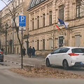 Toyota važiuoja dviračių taku Vilniuje, Algirdo gatvėje