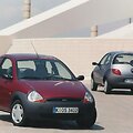 Ankstyvieji Ford Ka turi didžiulius juodus bamperius. (Gamintojo nuotrauka)