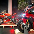 &bdquo;Ducati&ldquo; motociklai:  &bdquo;Panigale V4 Bagnaia 2022 World Champion Replica&ldquo; ir &bdquo;Panigale V4 Bautista 2022 World Champion&ldquo;