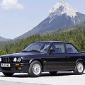 BMW E30 originaliai yra gana auk&scaron;tas, bet tokie tais laikais buvo prakti&scaron;kai visi kasdieni&scaron;ki automobiliai (gamintojo nuotrauka)