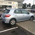 &bdquo;Toyota Auris&ldquo; ant &scaron;aligatvio