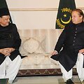 Mamnoonas Hussainas (kairėje) ir Nawazas Sharifas