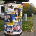 Biržų centre įprastus reklaminius stendus okupavo savavali&scaron;kai i&scaron;kabintos partijų ir jų kandidatų reklamos, nors tai draudžia rinkimų įstatymai.