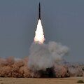 Pakistanas i&scaron;bandė dvi branduolinius užtaisus galinčias ne&scaron;ti raketas.