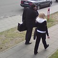 Banke bėdų prisidariusi ir kartu su motina A.Grigučio apmulkinta Anžela i&scaron; teismo i&scaron;vyko su advokatu.