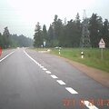 Pavojingas lenkimo manevras i&scaron;gąsdino prie&scaron;prie&scaron;ais atvažiuojančios raudonos ma&scaron;inos vairuotoją, spėjusį pasitraukti į kelkra&scaron;tį.
