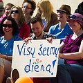 Motinos dienos proga Vilniaus Vingio parke &bdquo;Įvairovės namų&ldquo; savanoriai surengė &scaron;eimų &scaron;ventę.