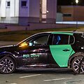 Girtas autobusiuko vairuotojas Ateities gatvėje smarkiai trenkėsi į stovintį &bdquo;Peugeot&ldquo; automobilį