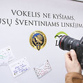 Vinco Kudirkos aik&scaron;tėje prie Vyriausybės įvyko vie&scaron;a akcija &bdquo;Vokelis ne ky&scaron;iams o Jūsų &scaron;ventiniams linkėjimams&ldquo;