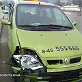 Apgadintas taksi automobilis